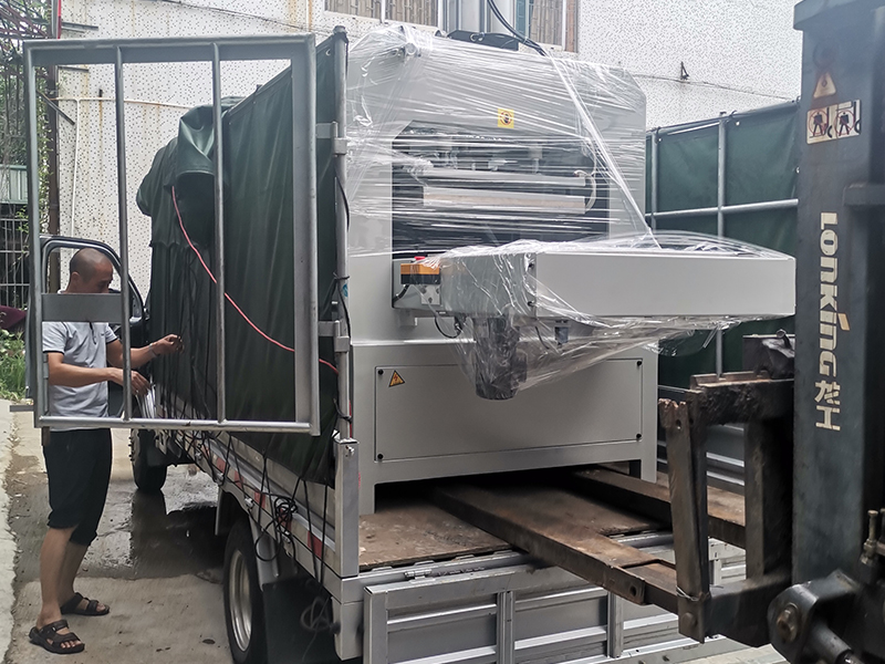 高周波皮革壓花機(jī)工作原理